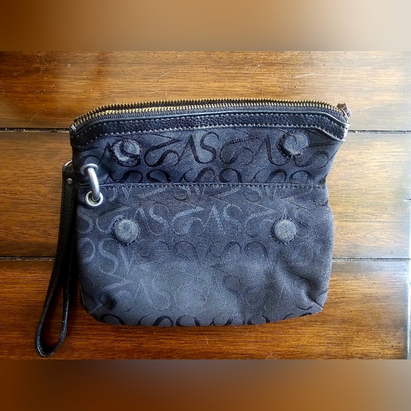 Black Simply Vera signature monogram magnetic closure fold clutch wristlet purse - Picture 2 of 12